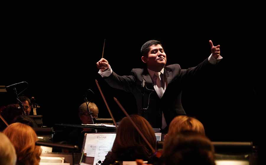 Isaac Terceros dirige la Sinfónica de Bloomington pensando en colaboraciones con la Filarmónica cruceña